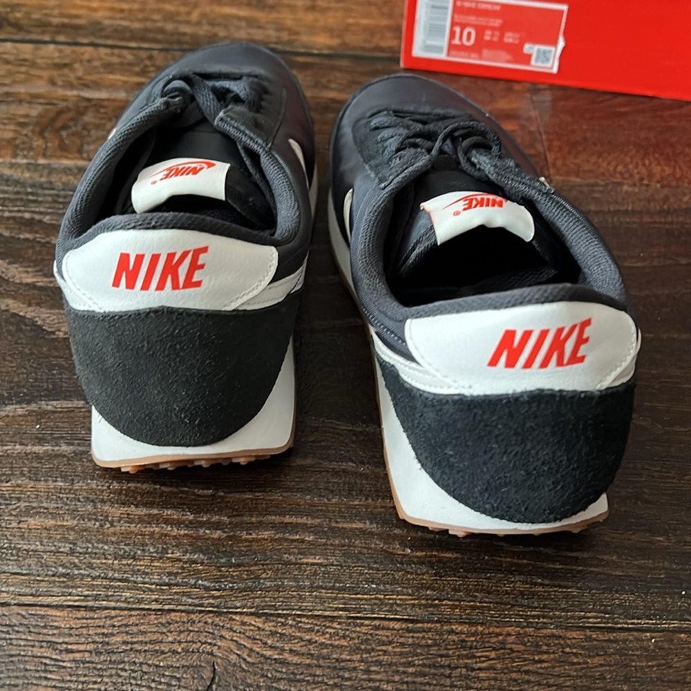 Nike Women’s Daybreak - Picture 8 of 9